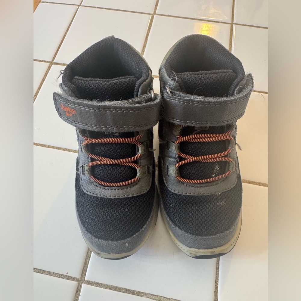 Boys Hiking boots size 7 in great condition